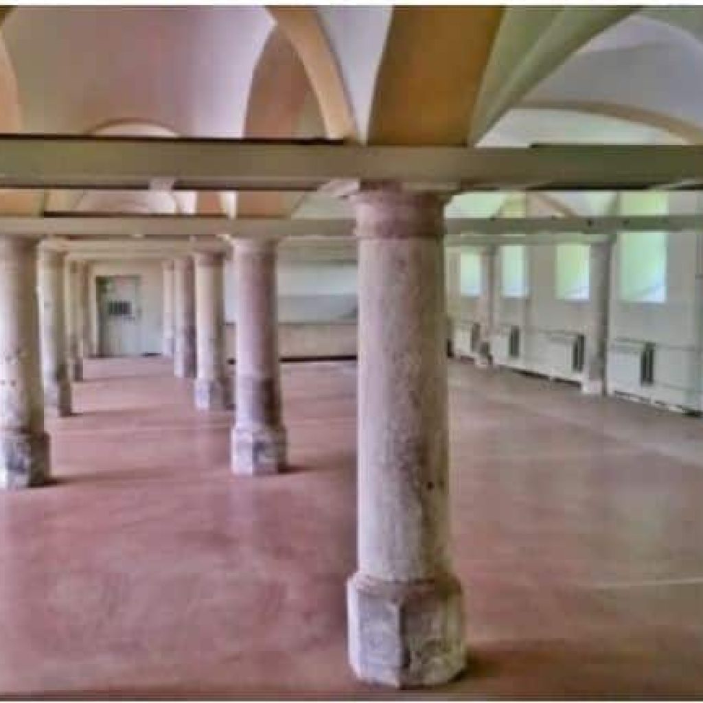 Trützschlerstraße 8, 09117 Chemnitz - Säulen